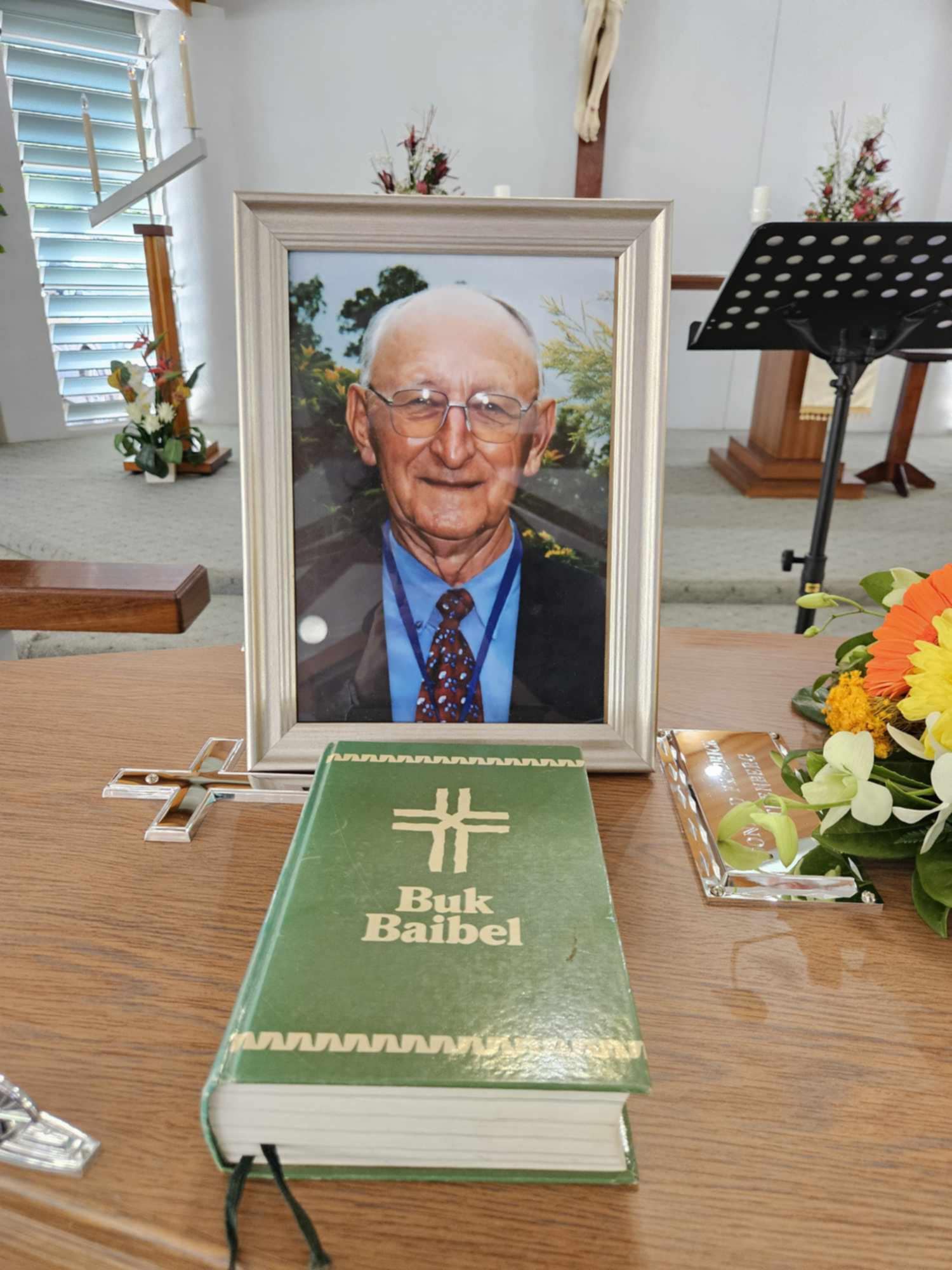 Andrew Ruthenberg 🇵🇬 PNG Mourns a Faithful Servant: The Life and Legacy of Donald ...